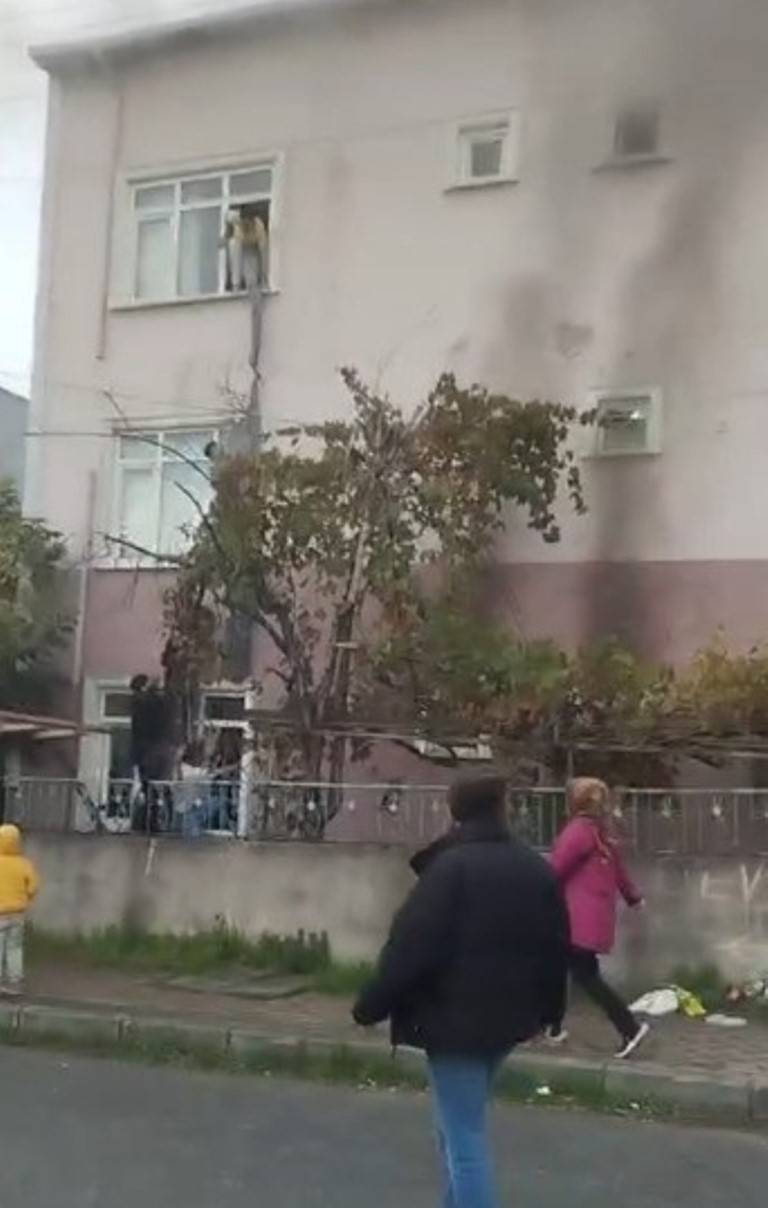 Alacaklı işçi sinir krizi geçirdi! Bıçak çekti, 30 işçinin bulunduğu binayı ateşe verdi! 9